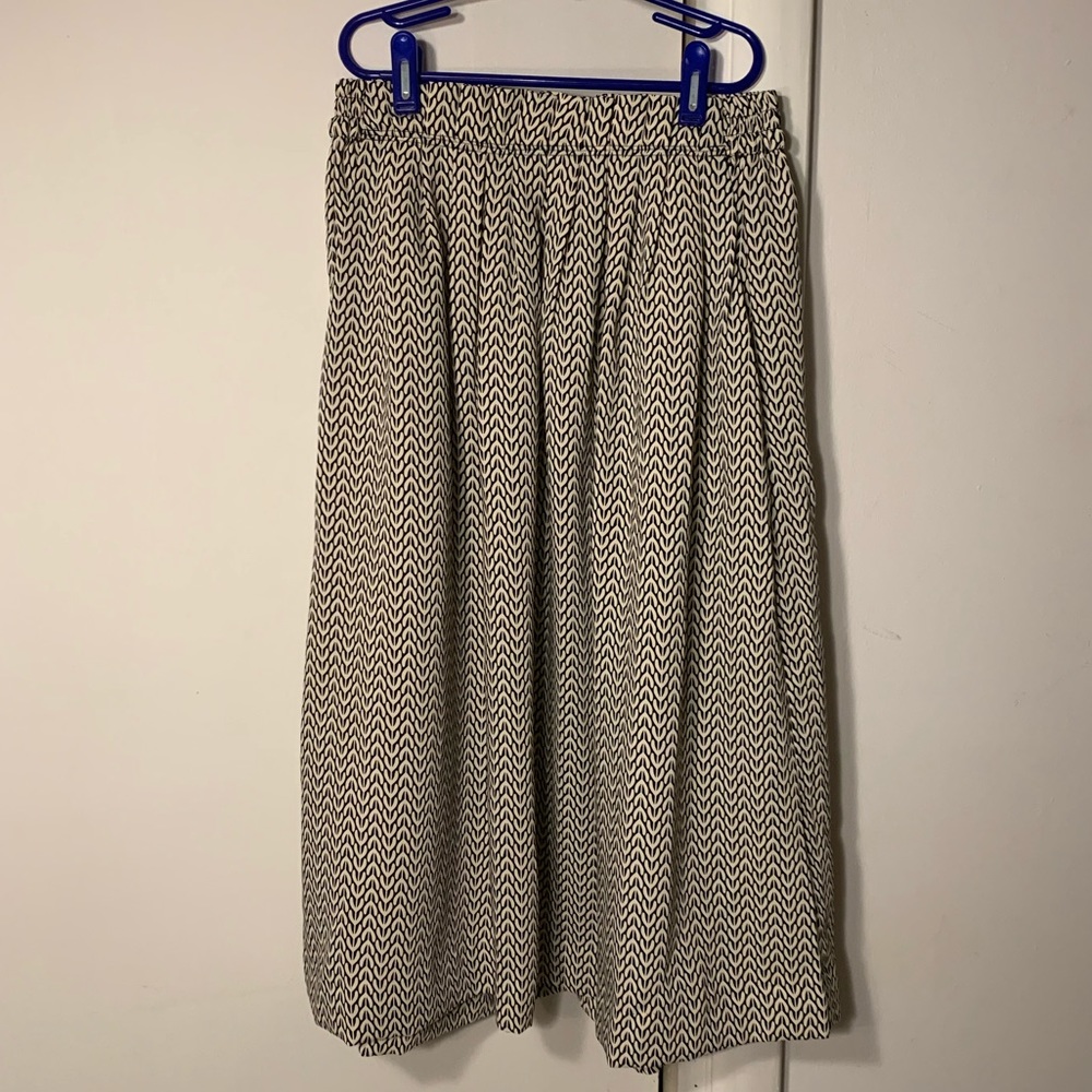 NWT H&M Cream and Black Patterned Skirt